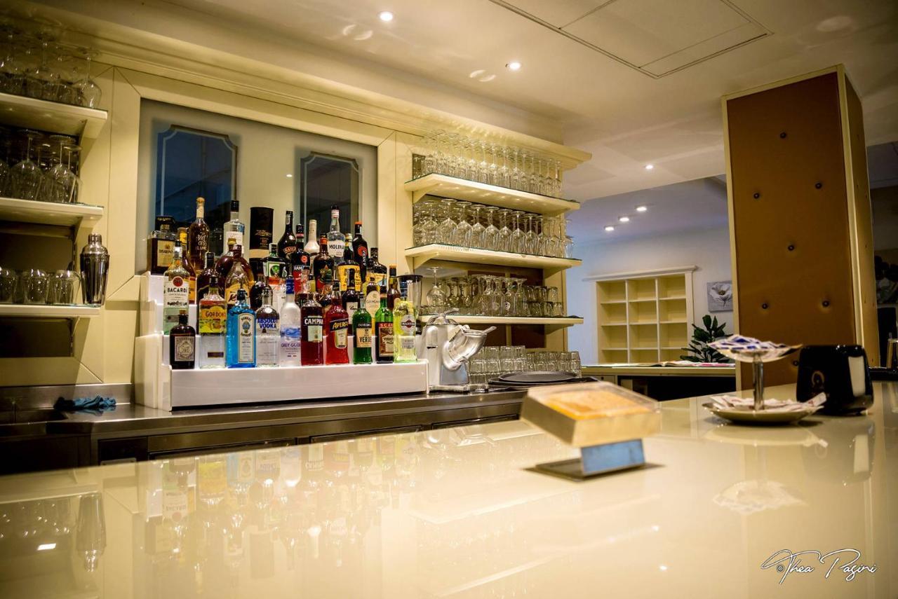 Hotel Lonatino Лонато Екстер'єр фото