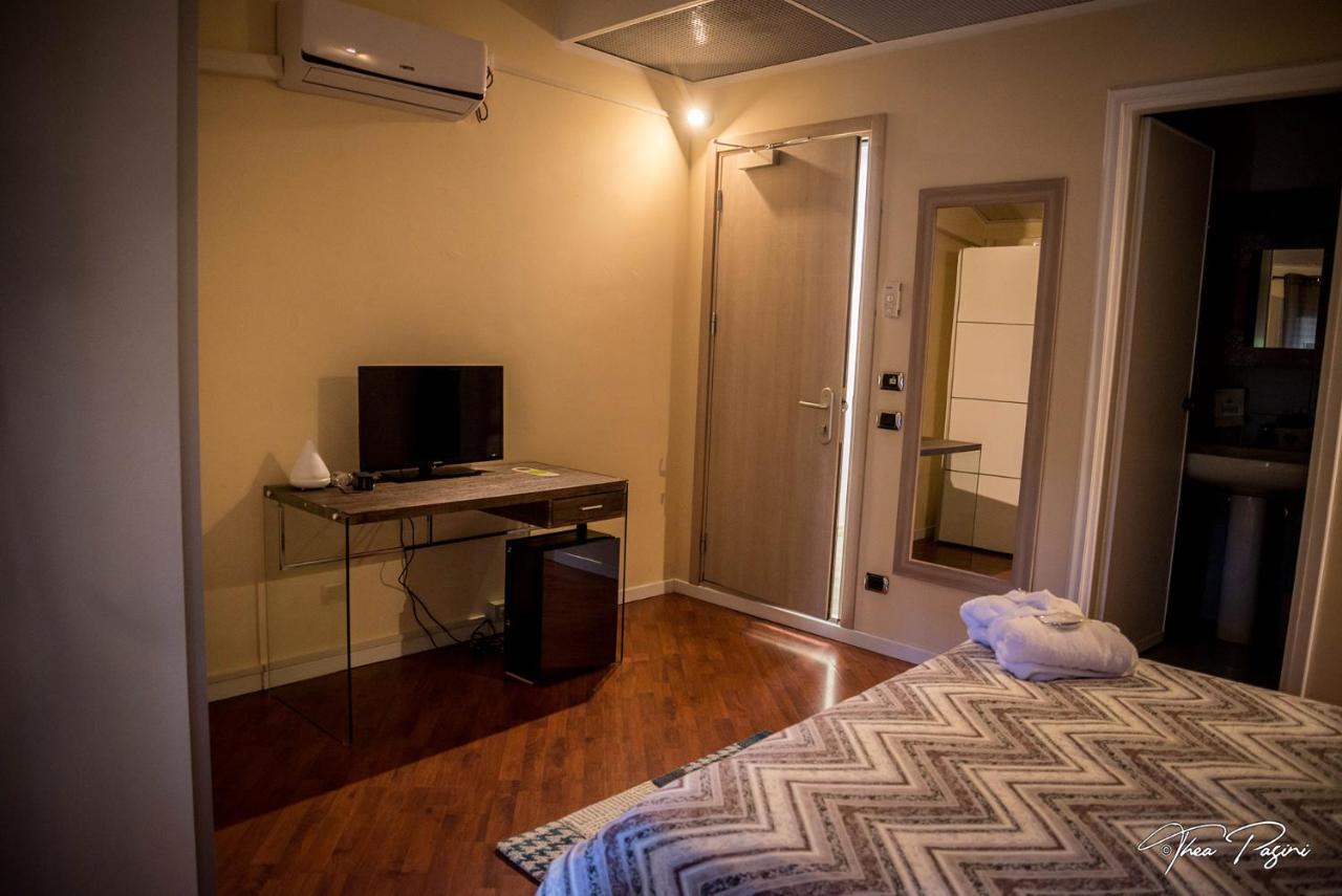 Hotel Lonatino Лонато Екстер'єр фото